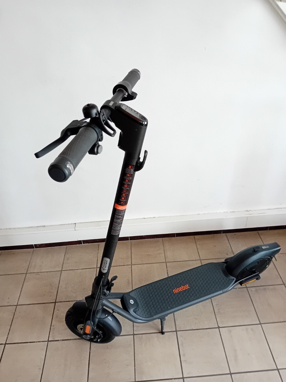 Segway Ninebot Kickscooter F2, Fietsen en Brommers, Ophalen, Zo goed als nieuw, Elektrische step (E-scooter), Segway ninebot