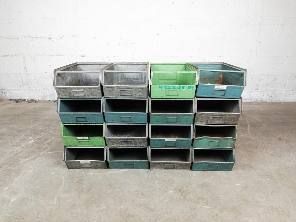 16 Schäfer stapelbakken, Enlèvement