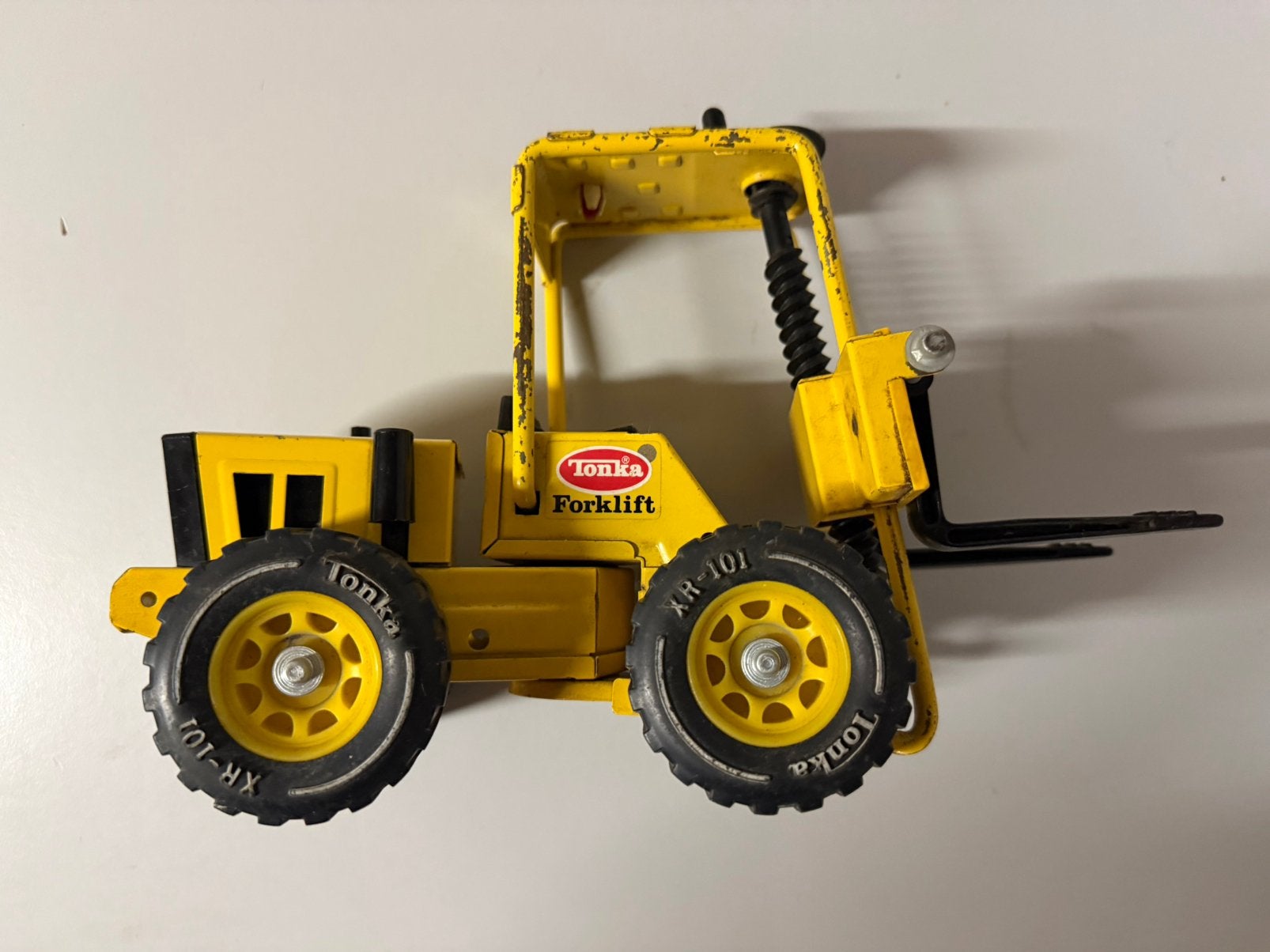 Vintage Tonka XR101 - Grand chariot élévateur en métal —'70, Enlèvement ou Envoi, Utilisé, Bus ou Camion, Autres marques