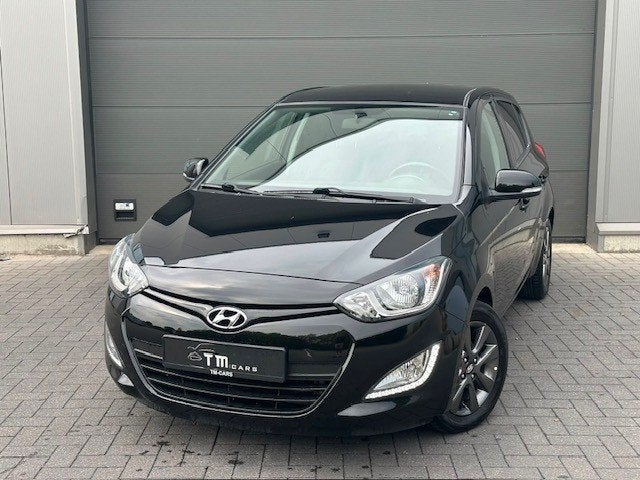 Hyundai I20 automaat 46.000km, Auto's, Hyundai, Euro 5, Stof, Start-stop-systeem, Zwart