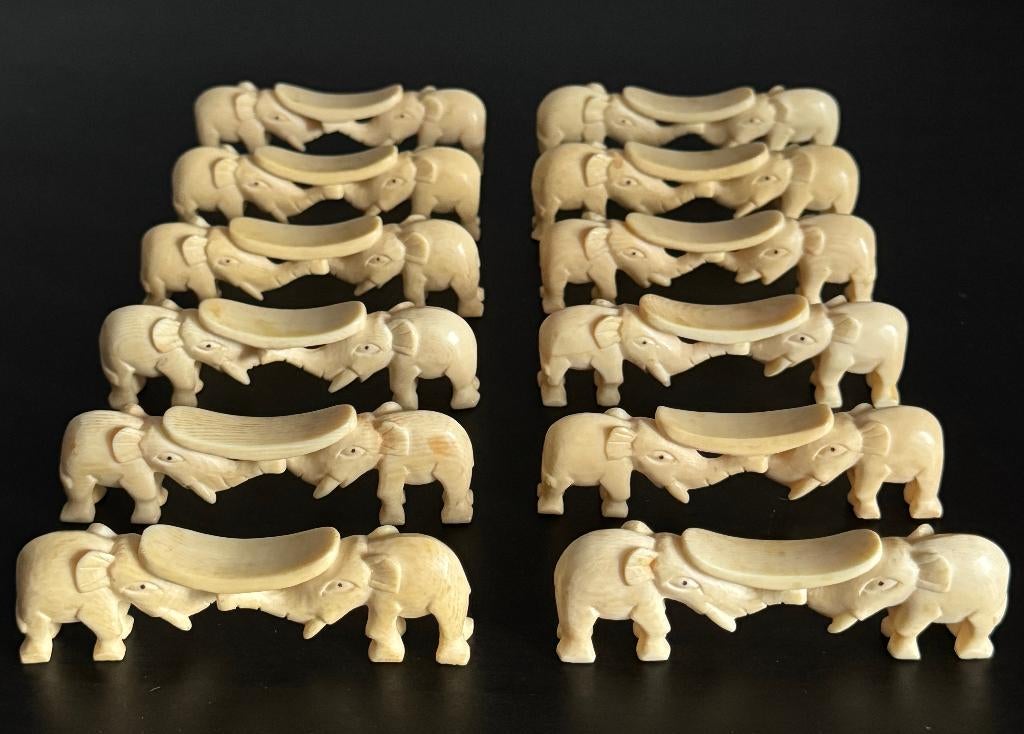 12 Ancien Repose Couverts de Table en Os, Antiquités & Art, Enlèvement ou Envoi