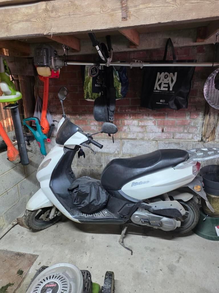Scooter  Peugeot kisbee 25 cc, Vélos & Vélomoteurs, Peugeot