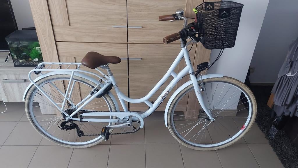 Vélo Prestige pour filles en parfait état avec panier, Enlèvement