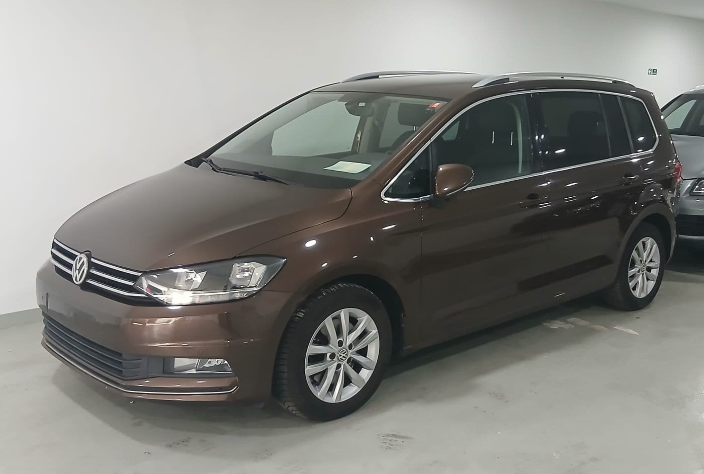 Volkswagen Touran --- 5 place!, Autos, Achat, Euro 6, Boîte manuelle, Capteur de stationnement
