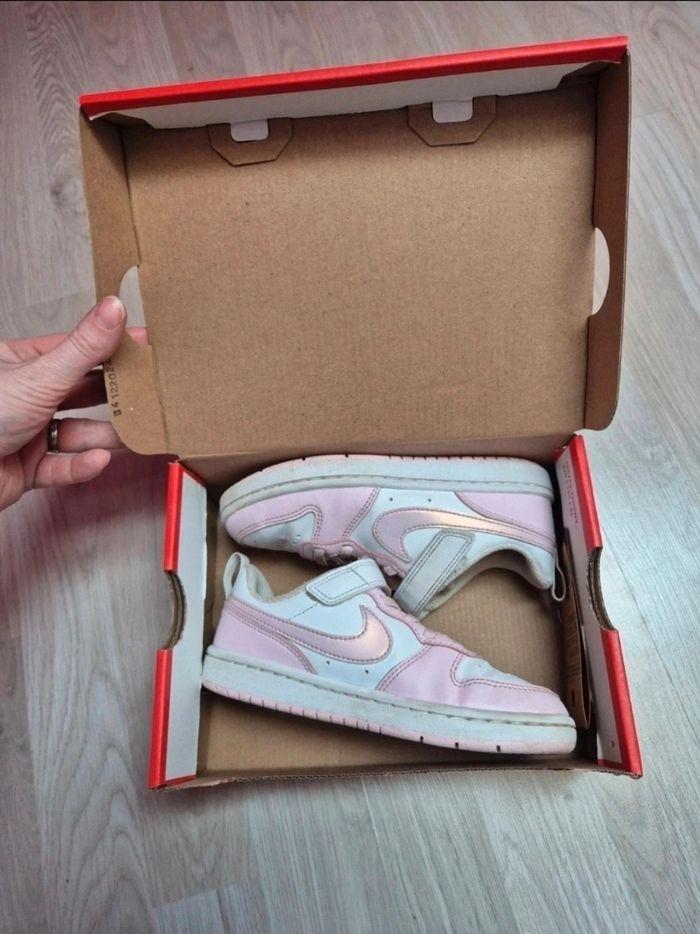 Basket Nike rose et blanche p28,5, Enfants & Bébés, Vêtements enfant | Chaussures & Chaussettes, Enlèvement ou Envoi, Comme neuf