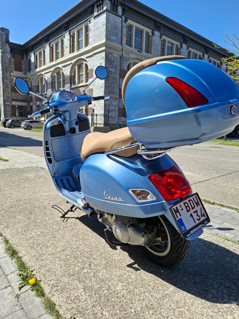 Vespa piaggio ie300gts, Fietsen en Brommers, Ophalen