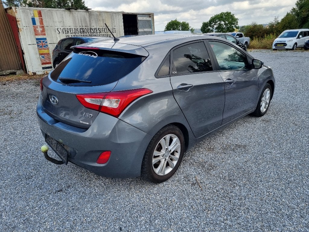 HYUNDAI I30 1.4i 5-DEURS/AIRCO/VELGEN/EXPORT/MERCHANT, Auto's, Voorwielaandrijving, Euro 5, Stof, Zwart