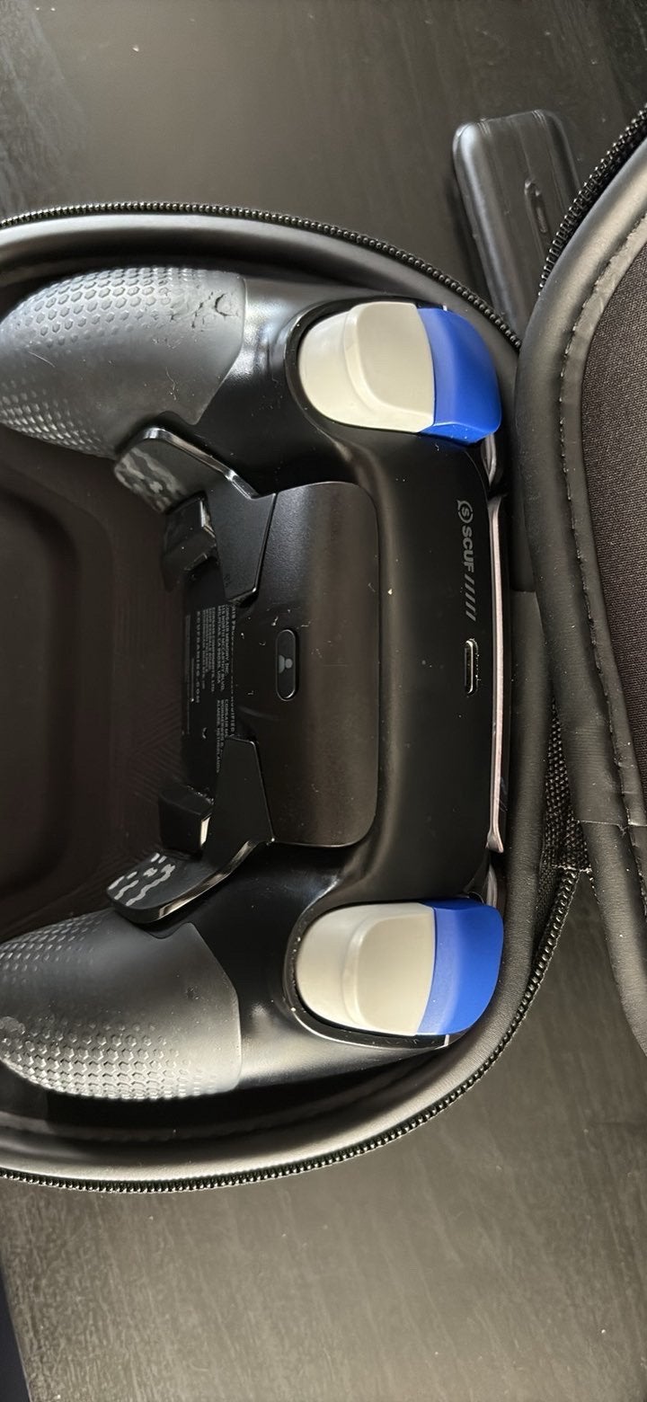 Réflexe Scuf personnalisé, Enlèvement, Contrôleur