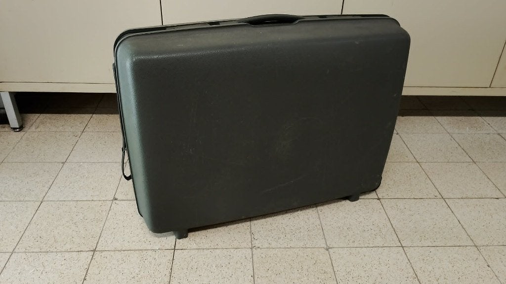 stevige reiskoffer valies met slot en op 2 wieltjes, Handtassen en Accessoires, Ophalen, Wieltjes