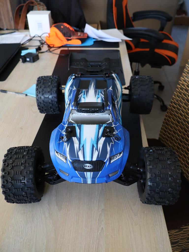 RC 1/1O Monster Truck, Échelle 1:10, Voiture off road, Comme neuf, Enlèvement