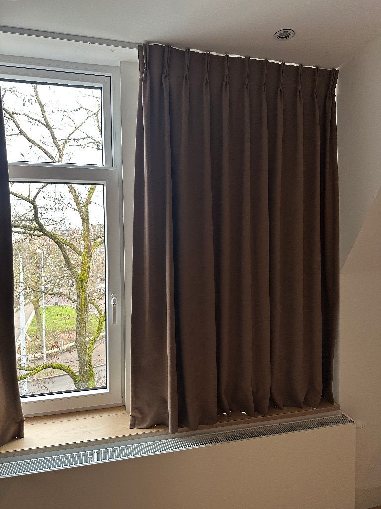 Veneta verduisterende gordijnen Costa Taupe NIEUW set 2x, Huis en Inrichting, Stoffering | Gordijnen en Lamellen, Nieuw, Beige