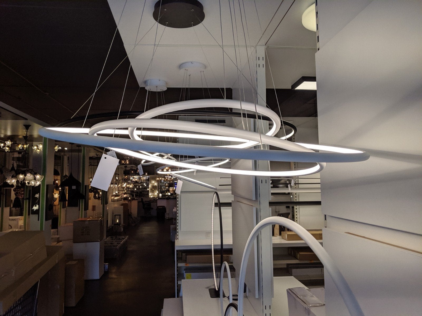 Moderne design LED hanglamp met zwevende ringen – eyecatcher, Enlèvement