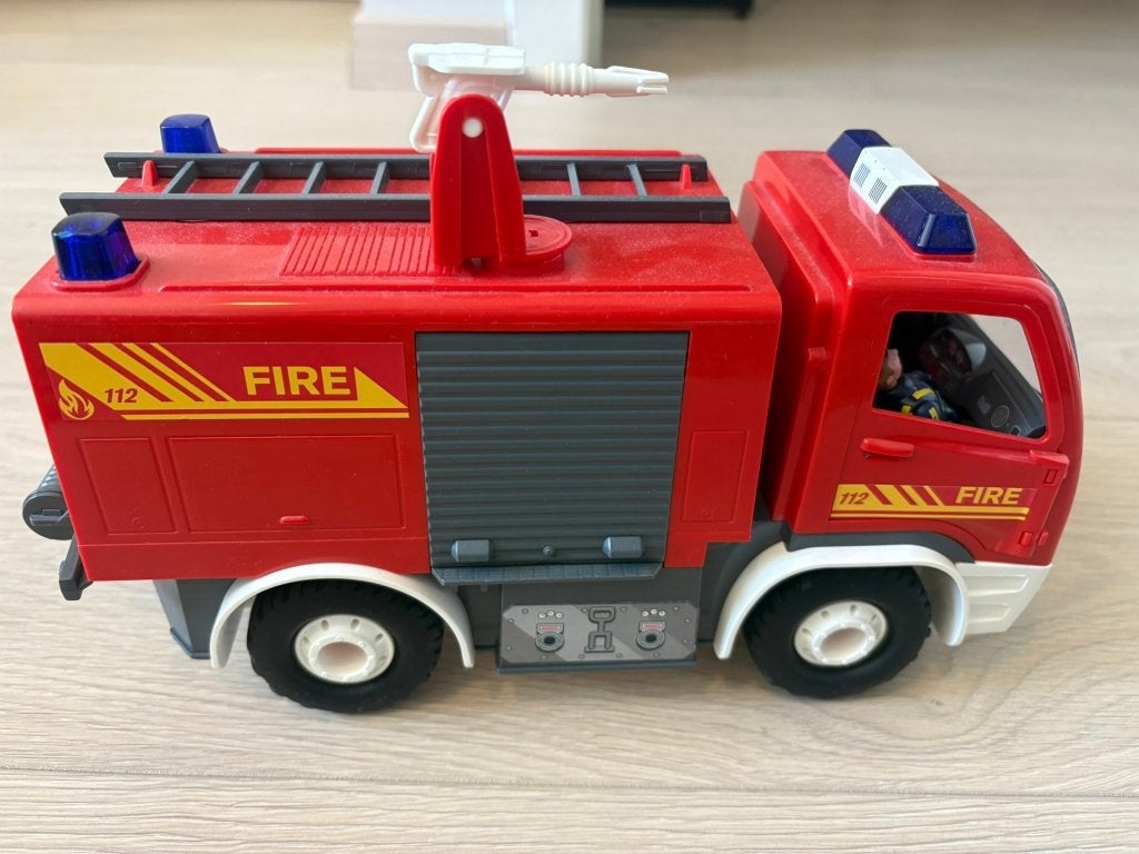 revell junior kit brandweerwagen 00819, Hobby en Vrije tijd, Modelbouw | Auto's en Voertuigen, Ophalen of Verzenden, Gebruikt