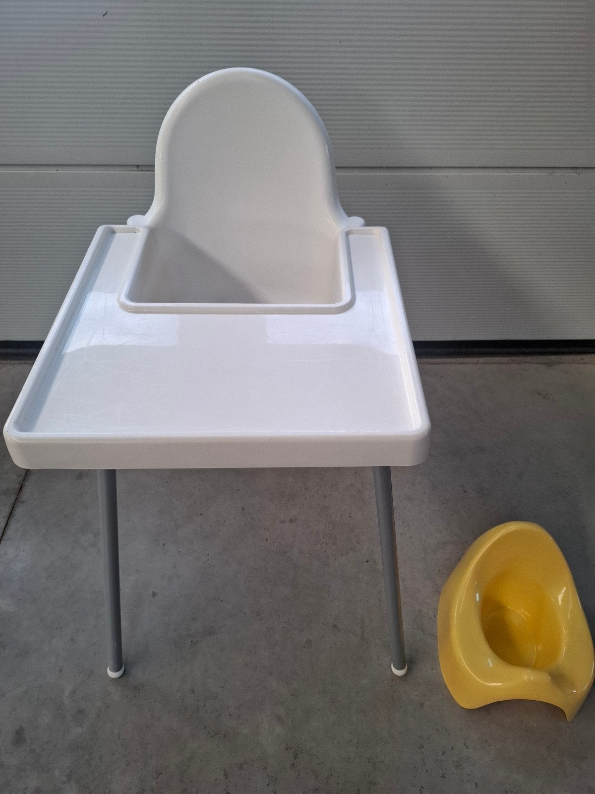 babystoel en potje., Enlèvement