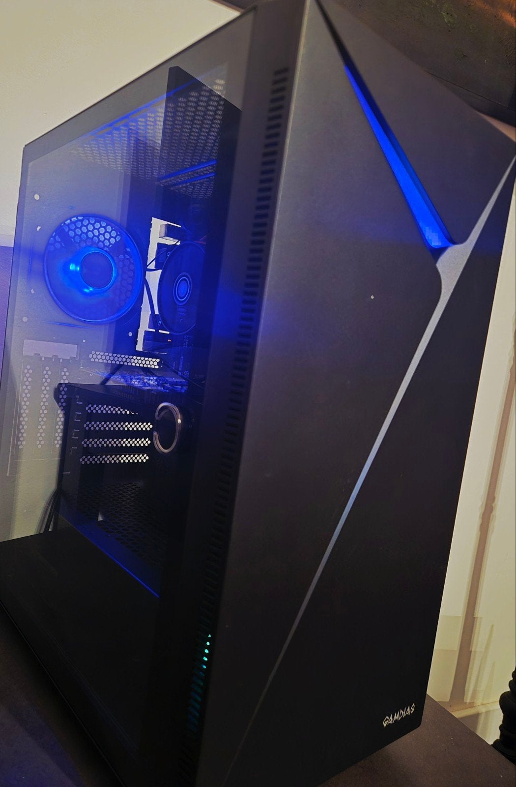 Gamidas Deep Blue/PC de jeu économique, 16 Go de RAM/1050TI/, 512 GB, Utilisé, Gaming, Intel Core i5