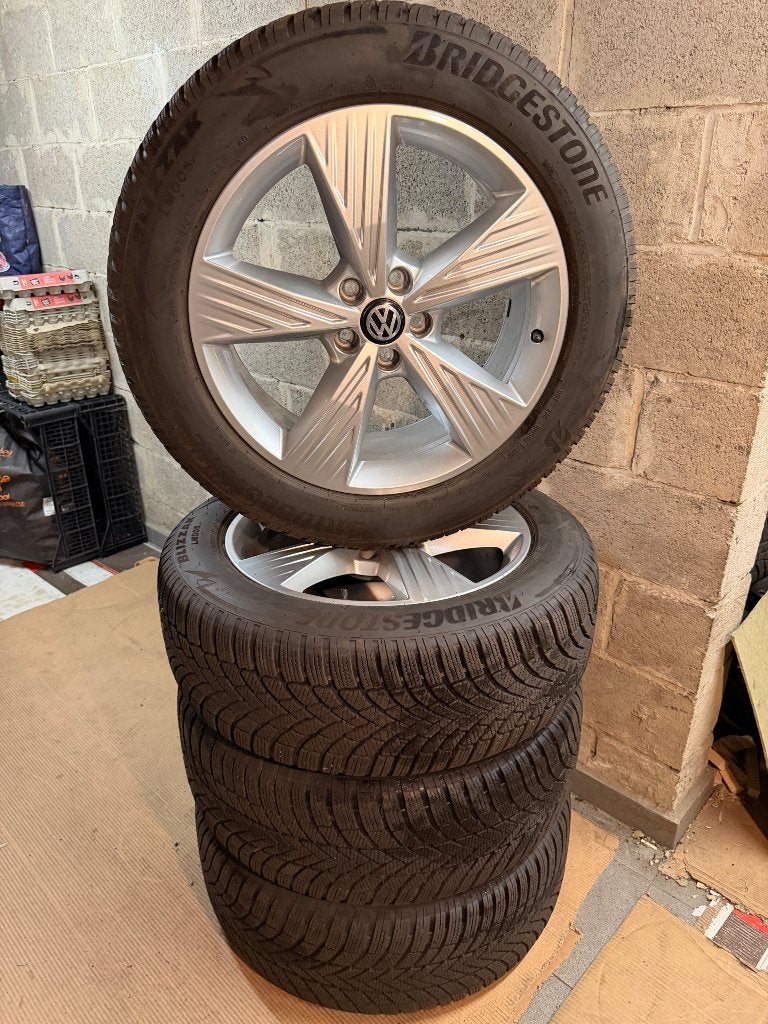 Kit Vw ID6|5/4- BUZZ- Audi Q4- Skoda Enyaq Bridgestone HiVER, Autos : Pièces & Accessoires, Pneus et Jantes, Pneus hiver, 19 pouces