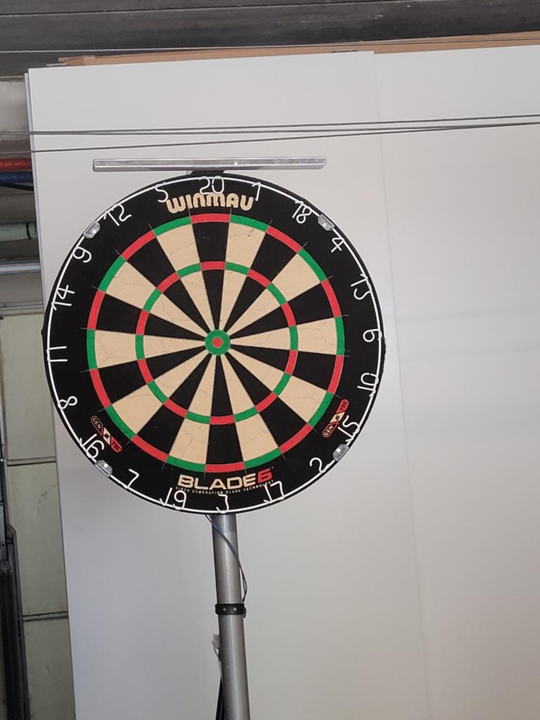 Darts stand winmau, Sport en Fitness, Darts, Ophalen, Zo goed als nieuw, Dartbord