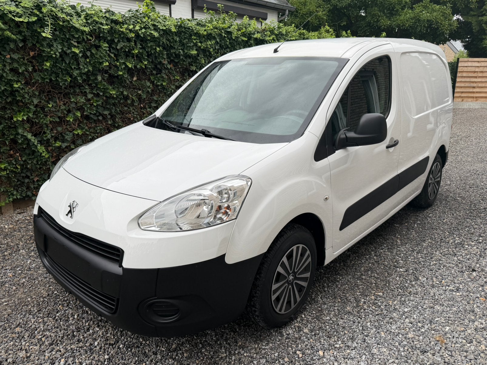 Peugeot partnet 1.6hdi 3pl Airco nieuwstaat  euro5, Autos, Euro 5, Achat, Attache-remorque, Entreprise