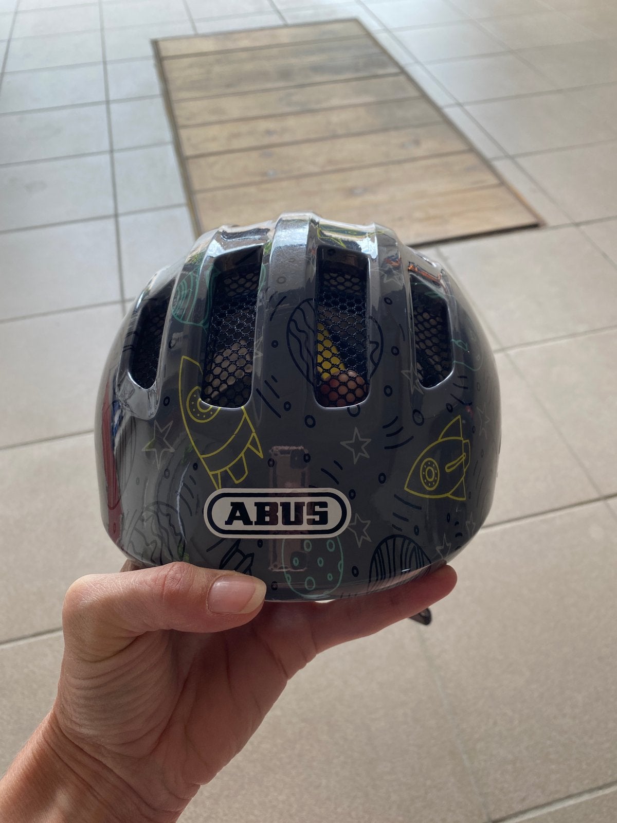 Fietshelm Abus 45-50 cm, Fietsen en Brommers, Fietsaccessoires | Fietshelmen, Ophalen, Zo goed als nieuw