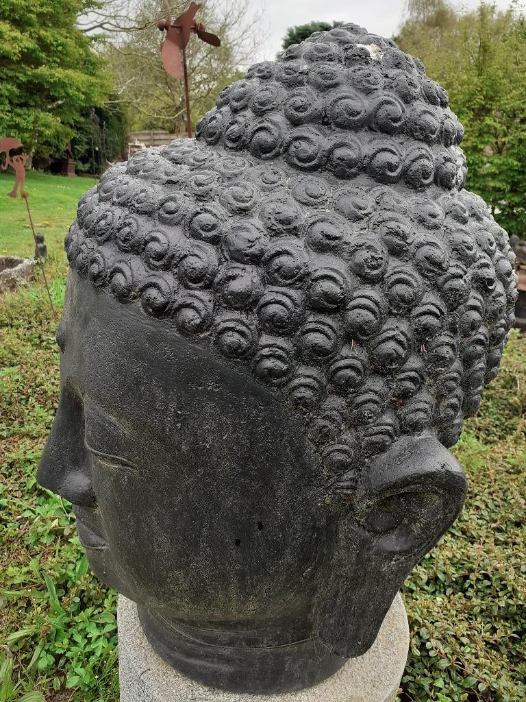SOLDE GRANDE TETE DE BOUDDHA EN PIERRE PATINEE 75 CM, Enlèvement, Comme neuf, Pierre, Bouddha