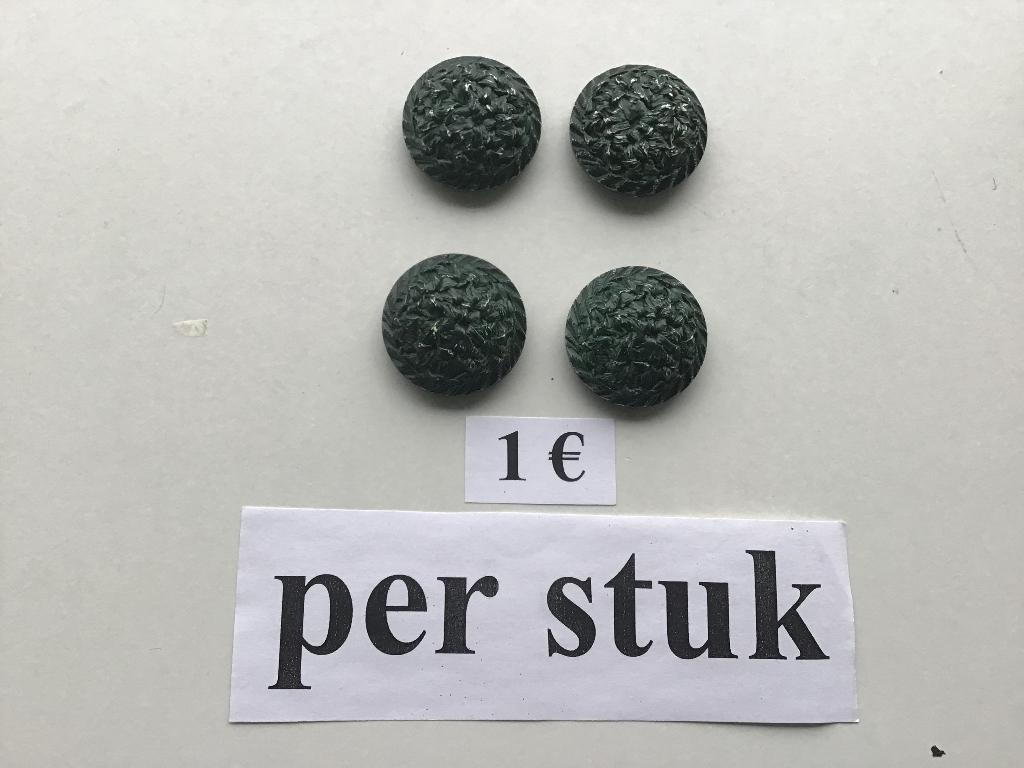 4 jolis boutons à 1 euro mais la livraison est GRATUITE, Enlèvement ou Envoi, Comme neuf, Bouton ou Boutons