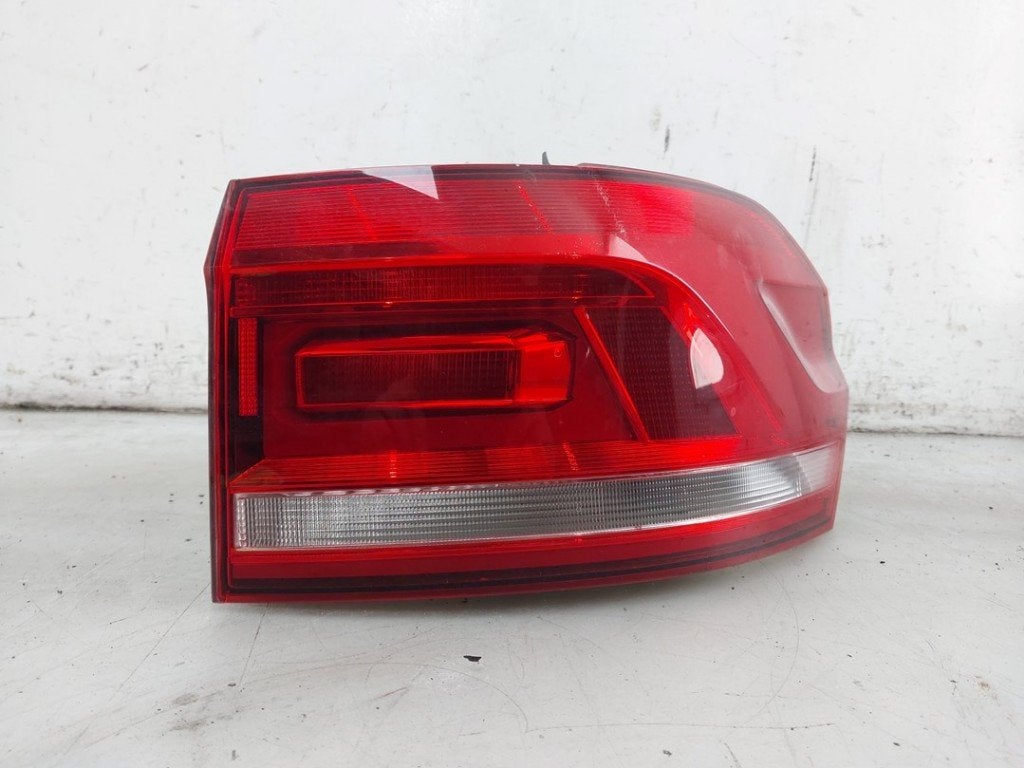 FEU ARRIÈRE DROIT Touran (5T1) (|5TA945096A|5TA945096D|), Autos : Pièces & Accessoires, Éclairage, Volkswagen, Valeo, Utilisé