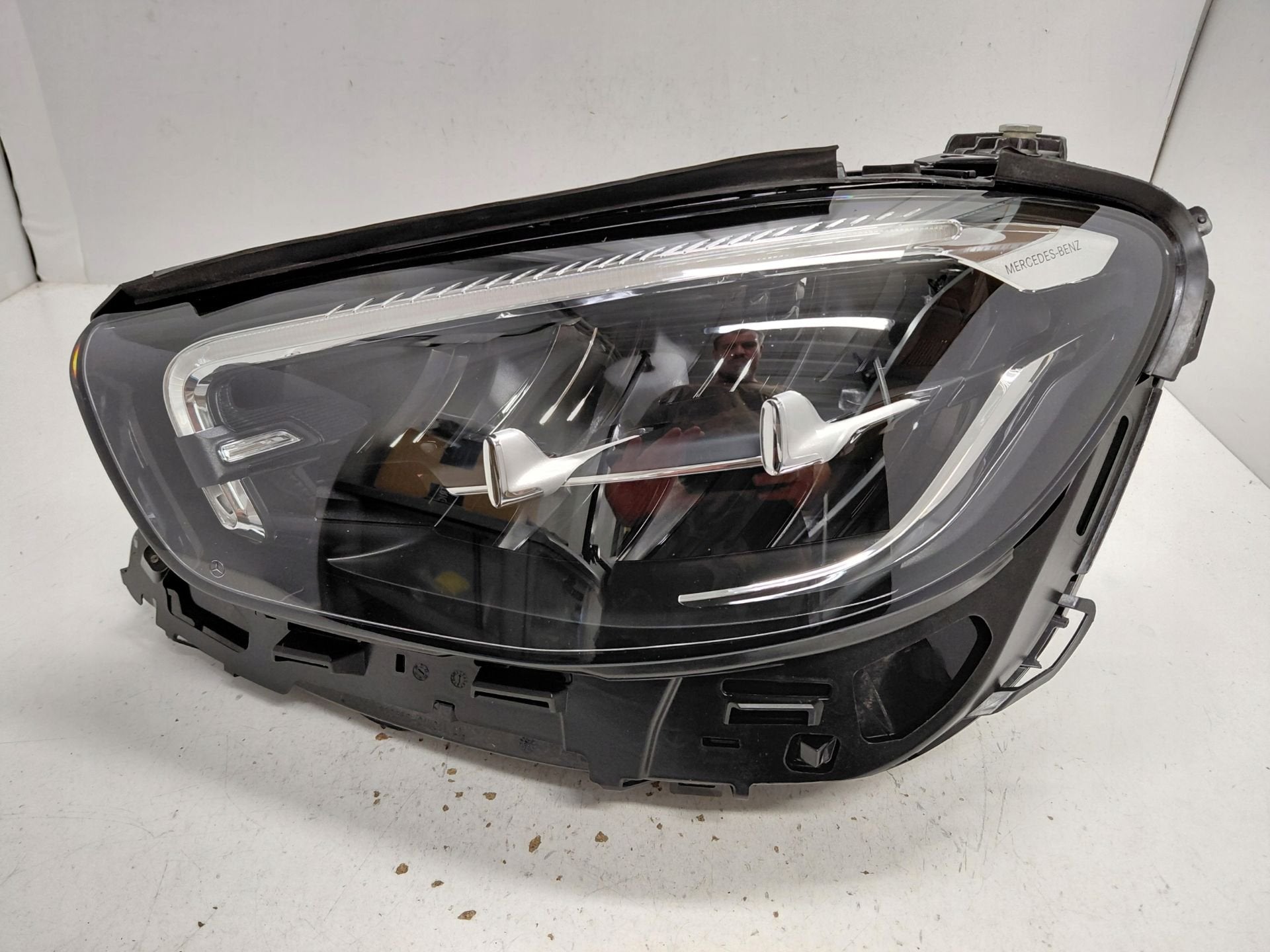 Phare gauche Mercedes Classe E A2139067509, Mercedes-Benz AG, Mercedes-Benz, Utilisé, Mercedesstrasse 120
70372  Stuttgart, DE
