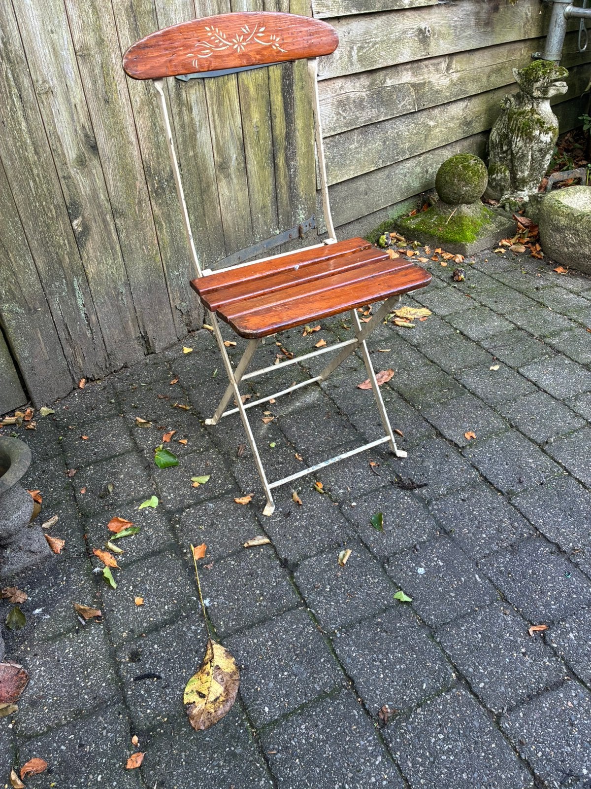 Antiek bistrostoeltje, Tuin en Terras, Ophalen, Zo goed als nieuw, Hout