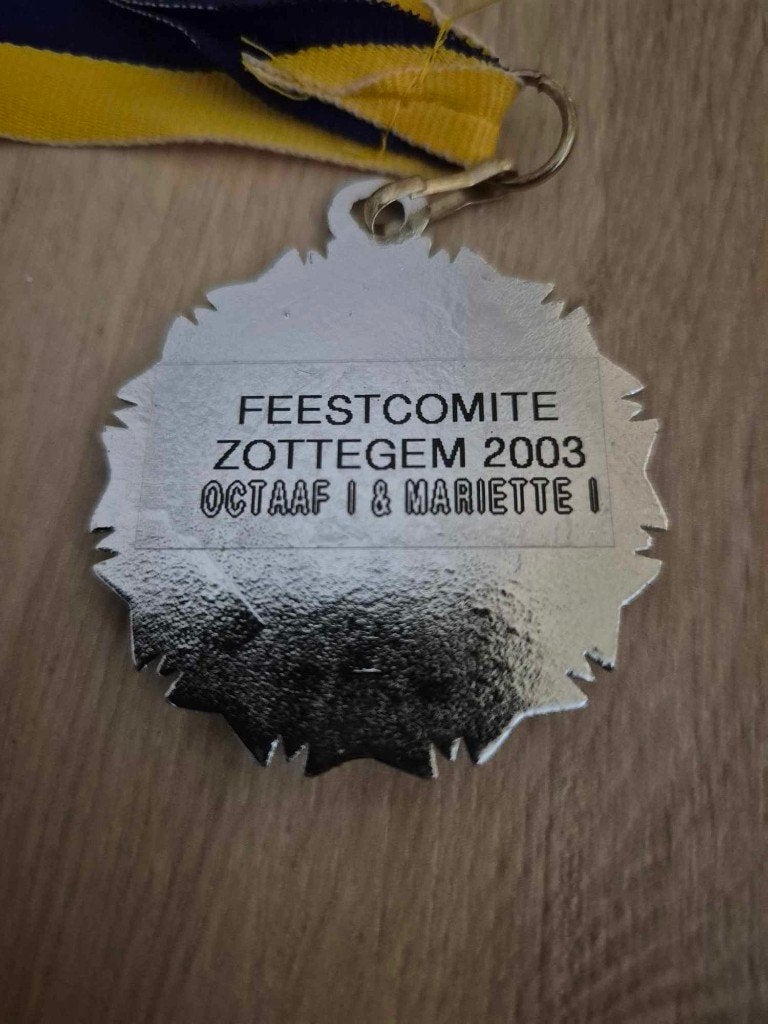 Carnaval medaille Zottegem Octaaf & Mariette 2003, Enlèvement ou Envoi