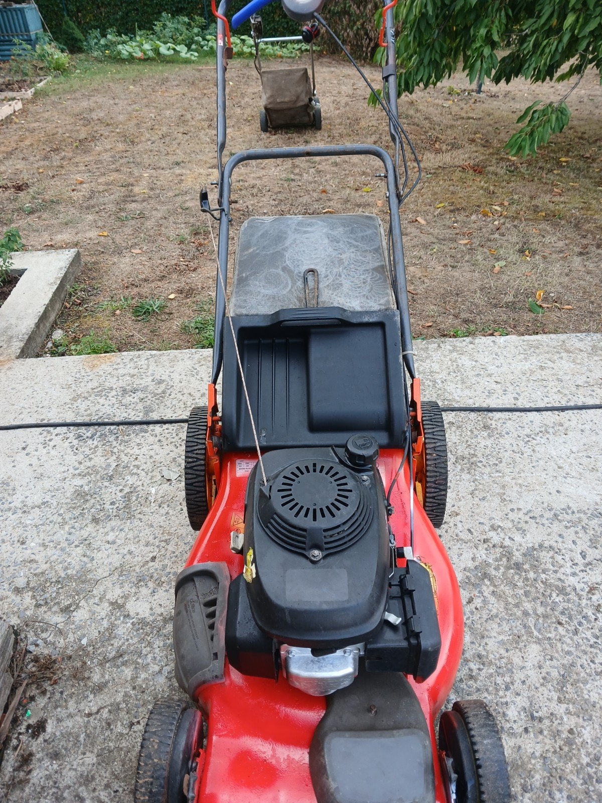 a vendre tondeuse husquvarna entièrement réviser 75€ négocia, Jardin & Terrasse, Tondeuses à gazon, Tondeuse rotative, HUSQVARNA