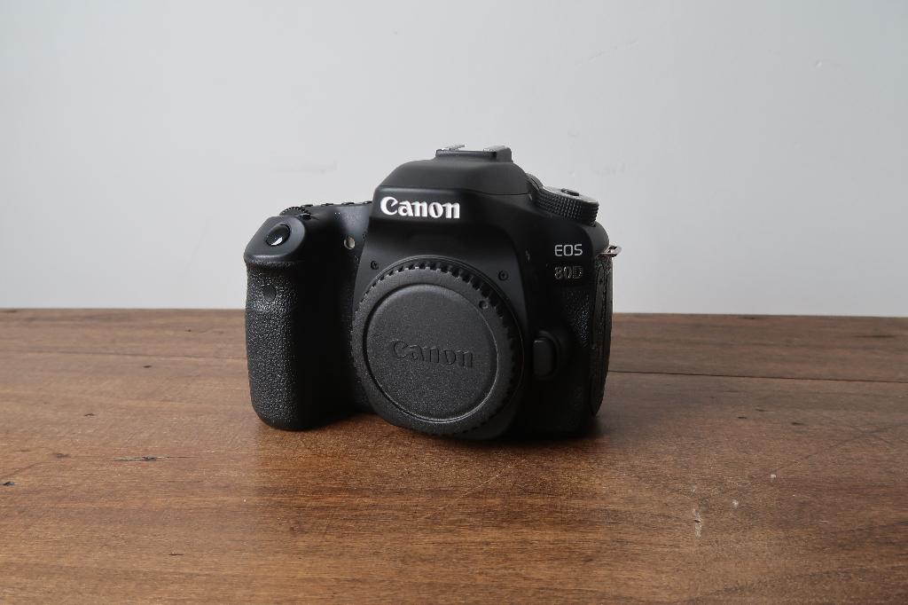 Canon EOS 80D in zeer goede staat + 3 batterijen, Audio, Tv en Foto, Fotocamera's Digitaal, Ophalen, Spiegelreflex, Canon, Zo goed als nieuw
