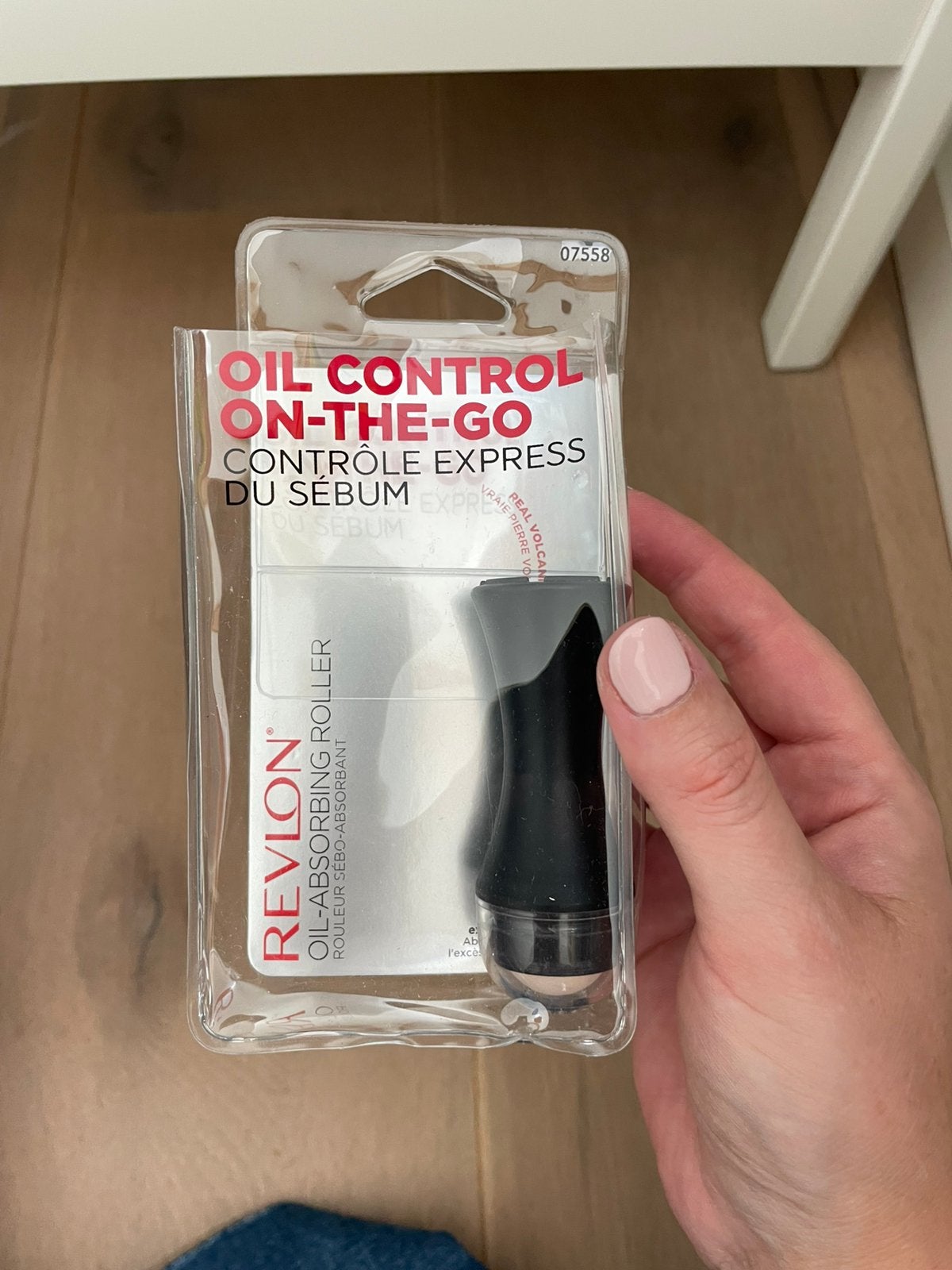 Revlon oil on the go, Bijoux, Sacs & Beauté, Neuf, Enlèvement ou Envoi, Beige, Tout le visage