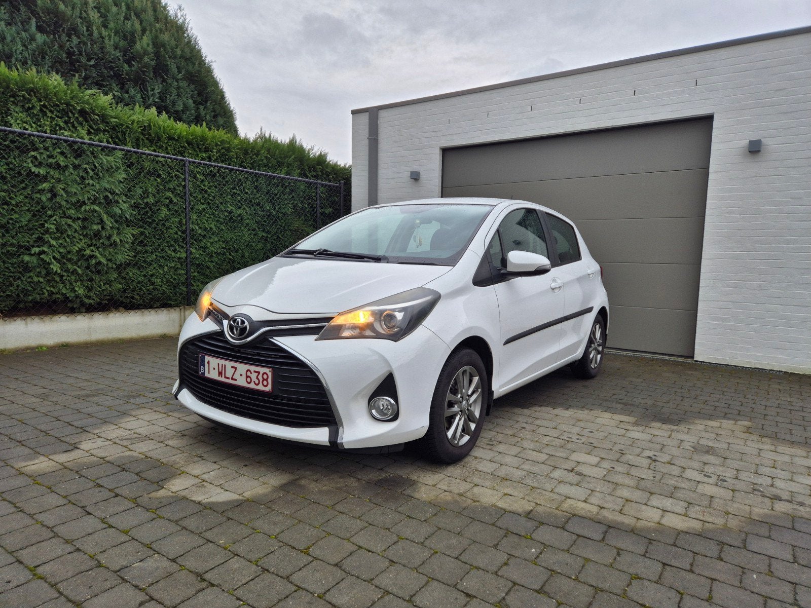 Toyota Yaris 1.33 VVT-i, Parkeersensor, Euro 6, Wit, Handgeschakeld