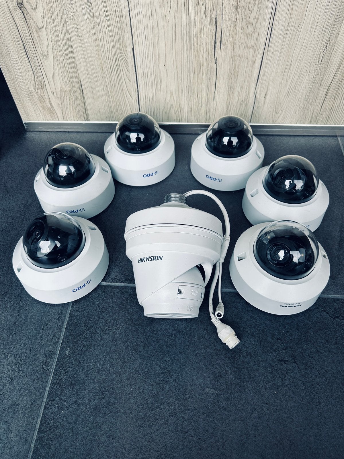 Caméras IP pro PoE /5x i-PRO 4MP -1x Pa 2MP 1x Hikvision Ext, TV, Hi-fi & Vidéo, Enlèvement ou Envoi, Comme neuf