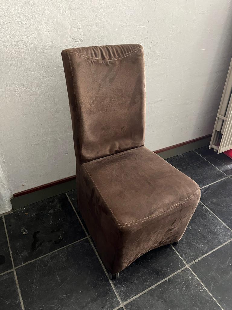 Eenzame stoel , zeer proper, Huis en Inrichting, Stoelen, Ophalen, Zo goed als nieuw
