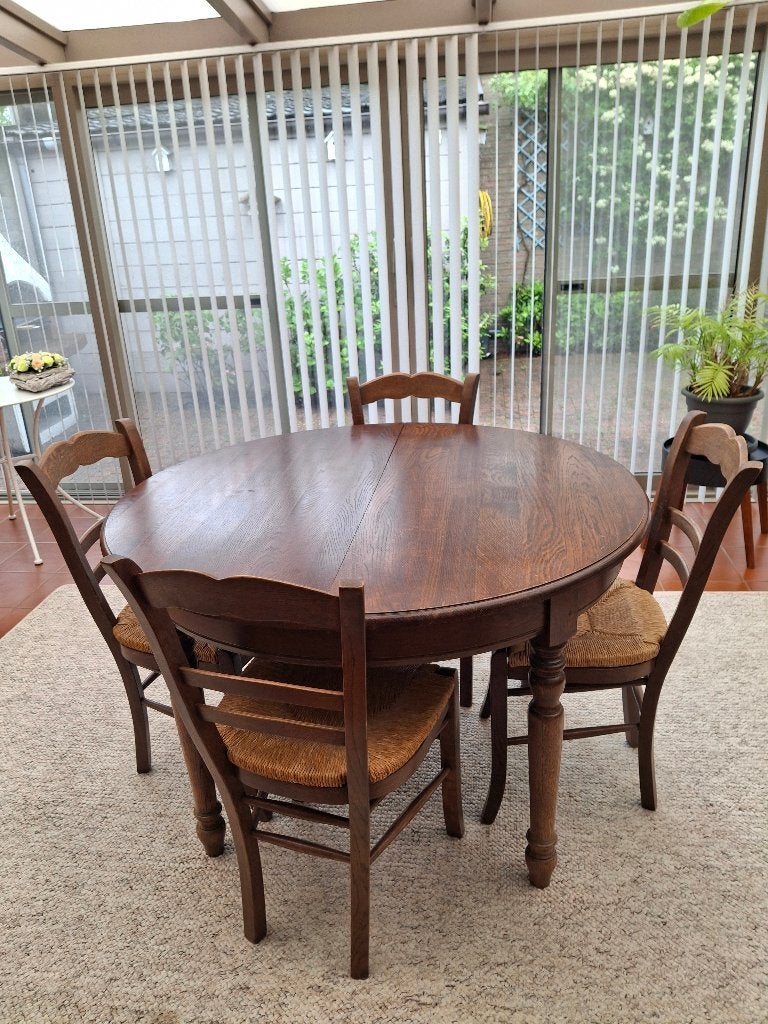 Uitschuifbare tafel met stoelen, Ophalen