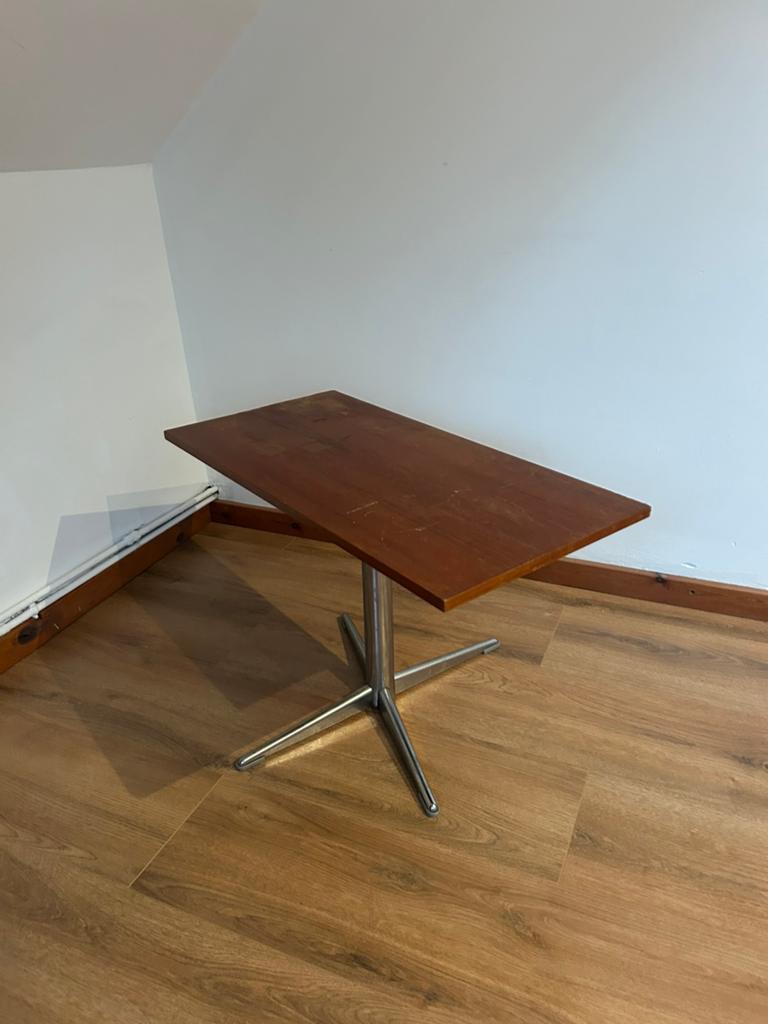 Wooden coffee table, Enlèvement, Utilisé