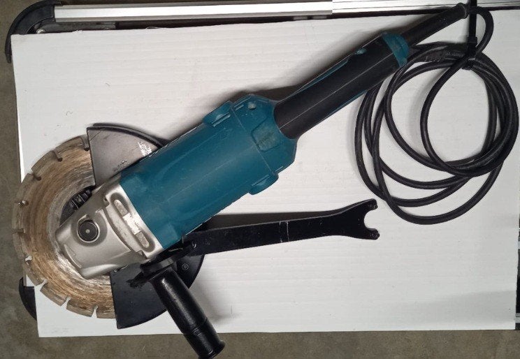 Haakse slijper Makita GA9050 2000W, 230 mm + diamant schijf, Ophalen, Gebruikt, 1000 watt of meer, Haakse handslijpmachine