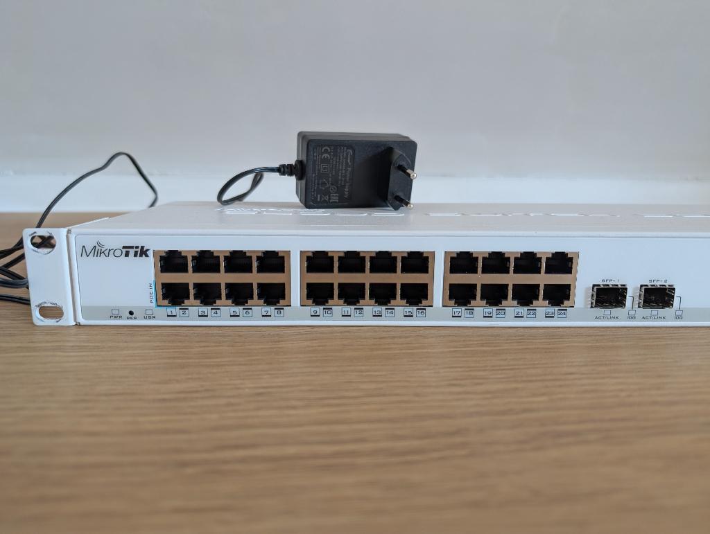 Mikrotik CSS326-24G-2S+RM, Ophalen of Verzenden, Zo goed als nieuw