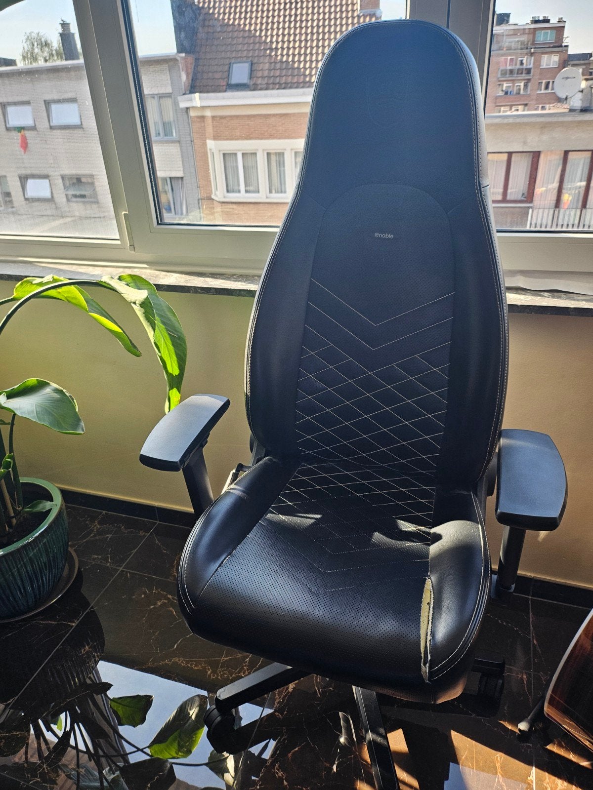 Siege NobleChair Icon, Enlèvement