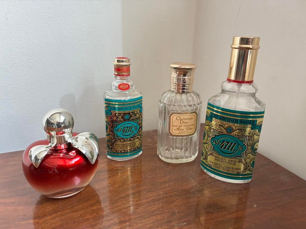 Vintage parfumcollectie, leeg behalve restje Nina Ricci, Verzamelen, Ophalen of Verzenden, Zo goed als nieuw