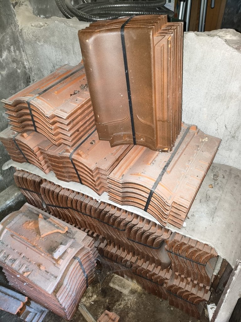 120 Koramic dakpannen, Doe-het-zelf en Bouw, Dakpannen en Dakbedekking, Zo goed als nieuw, Dakpannen, Rood, Ophalen