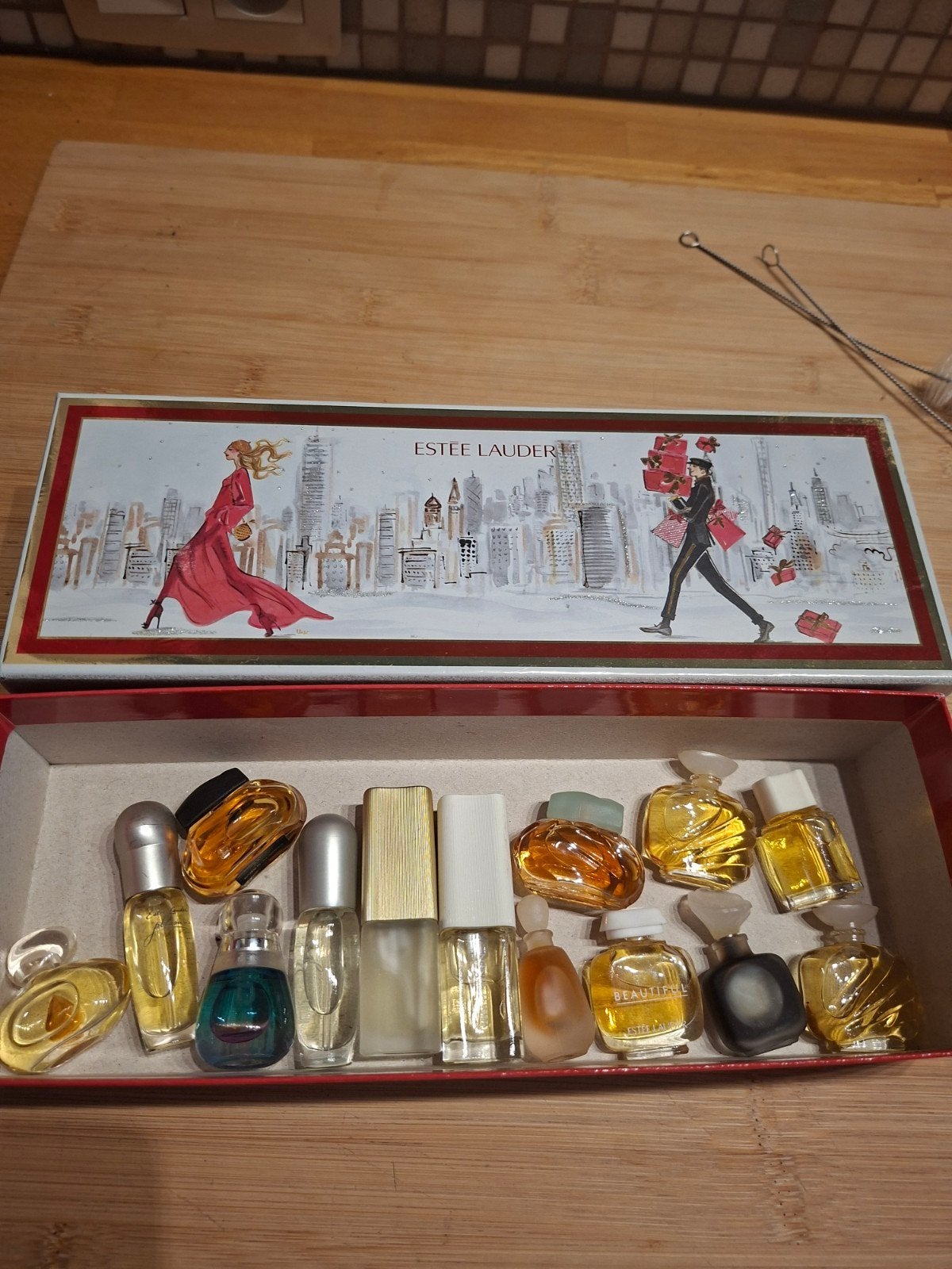 Prachtige koffertje estee lauder boordevol miniaturen, Verzamelen, Ophalen of Verzenden
