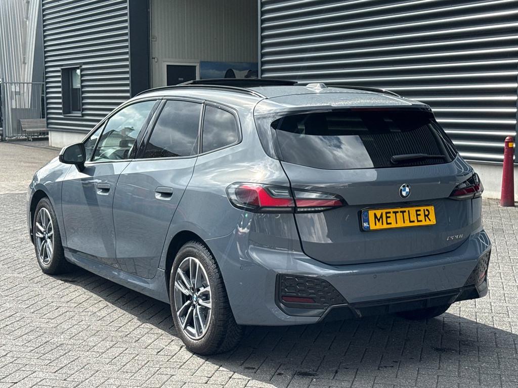BMW 2-serie Active Tourer 220i, M Sportpakket | harman kardo, Auto's, BMW, Automatische klimaatregeling, Monovolume, Gebruikt