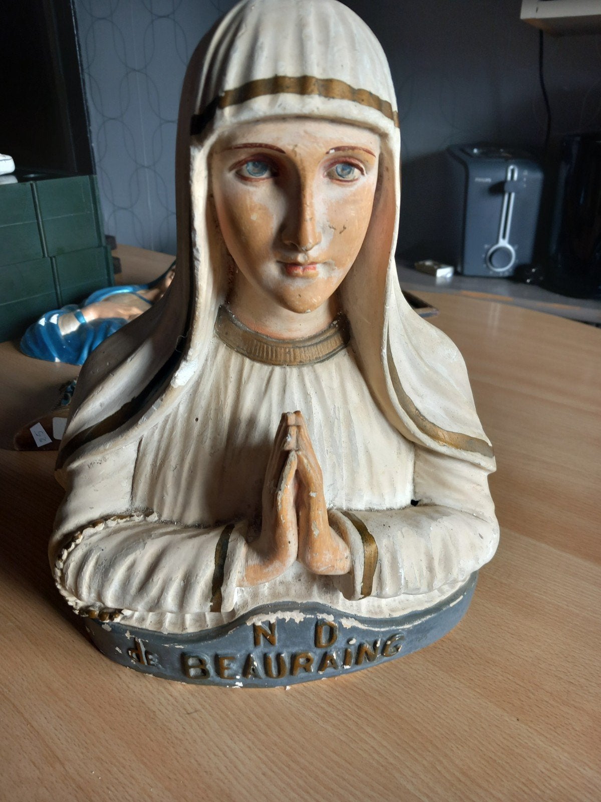 notre dame de beauraing en plâtre, Enlèvement