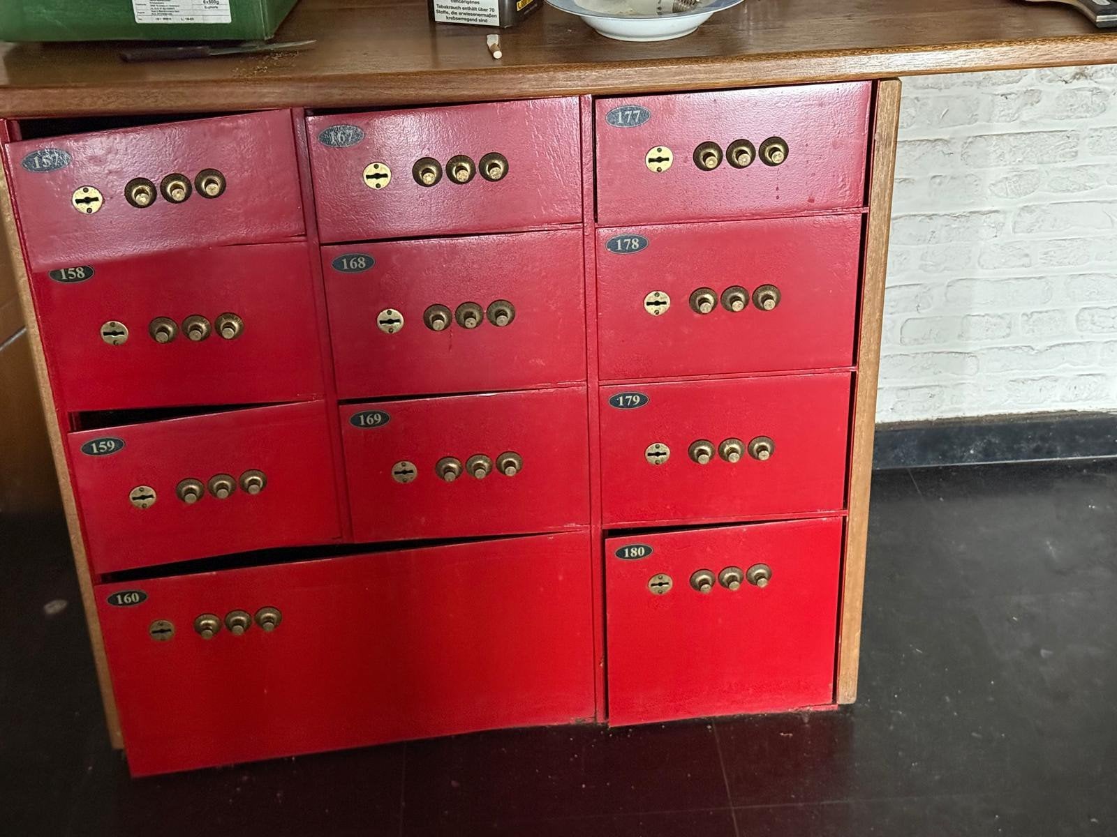 bank kluisjes gerestaureerd, Huis en Inrichting, Ophalen, Gebruikt