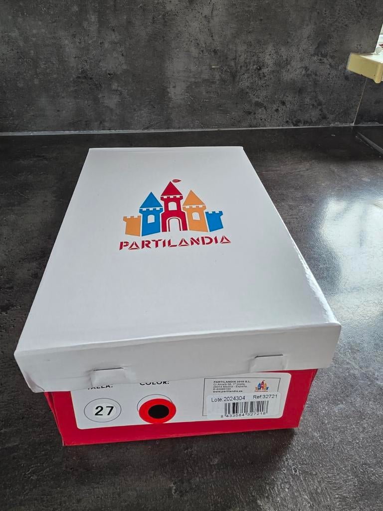 Chaussures enfants flamenco, Enlèvement