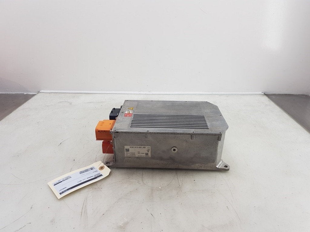 CHARGEUR DE BATTERIE (|5QE915681AB|9A791568100|PAB915681H|), Porsche Deutschland GmbH, Utilisé, Info@porsche.de, Porscheplatz 1
70435  Stuttgart, DE