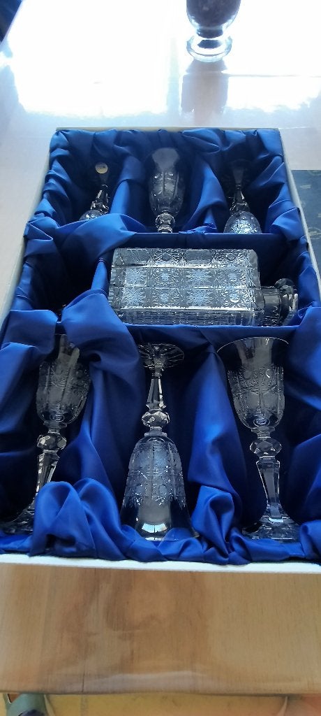 Carafe et 6 verres en cristal de bohème, Enlèvement
