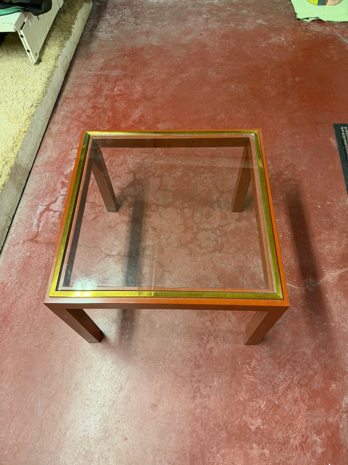 Vintage salontafel – metalen frame glazen blad & gouden rand, Ophalen, 50 tot 100 cm, Vierkant, 50 tot 100 cm